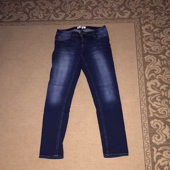 Jeans. No boundaries. Sz 9 - Picture 1 of 2